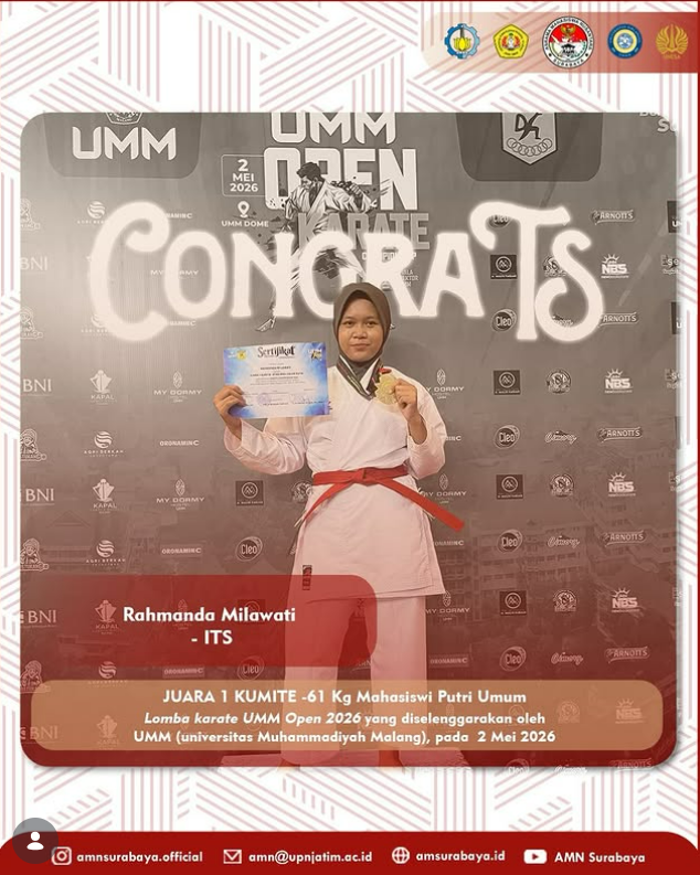 Penghargaan Juara 1 Kumite 61Kg Mahasiswi Putri Umum Lomba Karate UMM