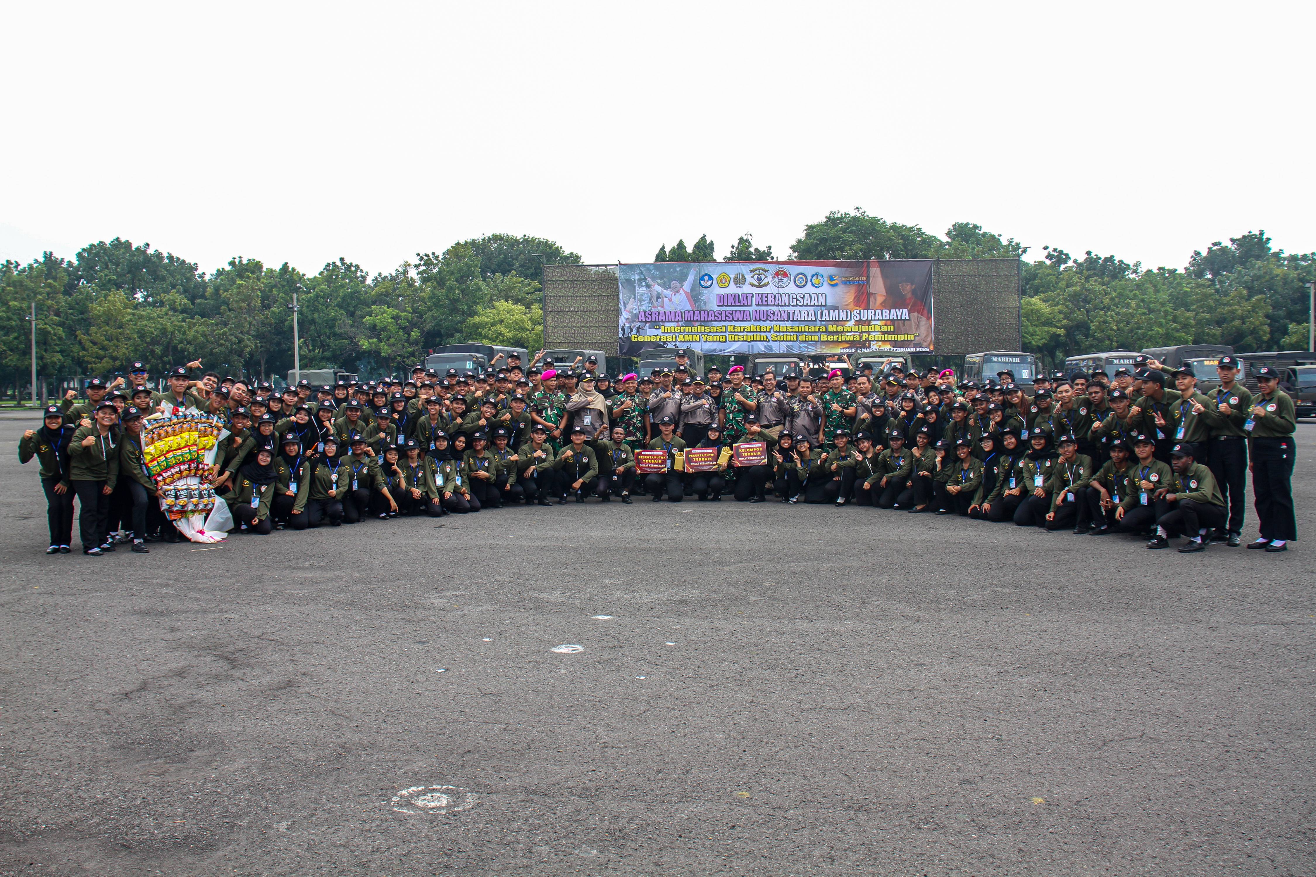 Bangun Mental Baja di Brigif 2 Marinir, Mahasiswa AMN Surabaya Songsong Indonesia Emas