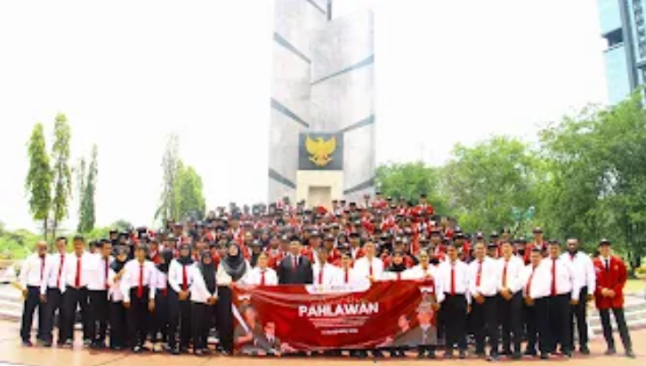 Asrama Mahasiswa Nusantara Surabaya Dukung Peringatan Hari Pahlawan dengan Upacara dan Tabur Bunga di Taman Makam Pahlawan