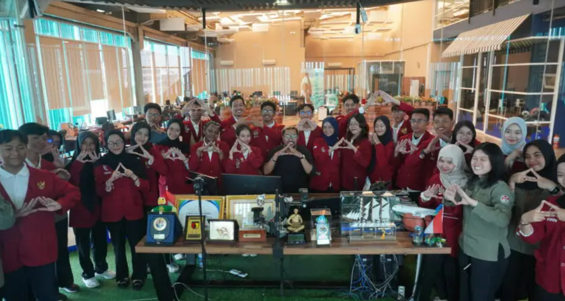 Kunjungan Mahasiswa AMN Surabaya ke Suara Surabaya, Belajar Langsung Dunia Media