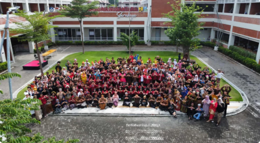 Mahasiswa UNAIR Penerima Beasiswa AMN Hidupkan Semangat Persatuan lewat Upacara Sumpah Pemuda