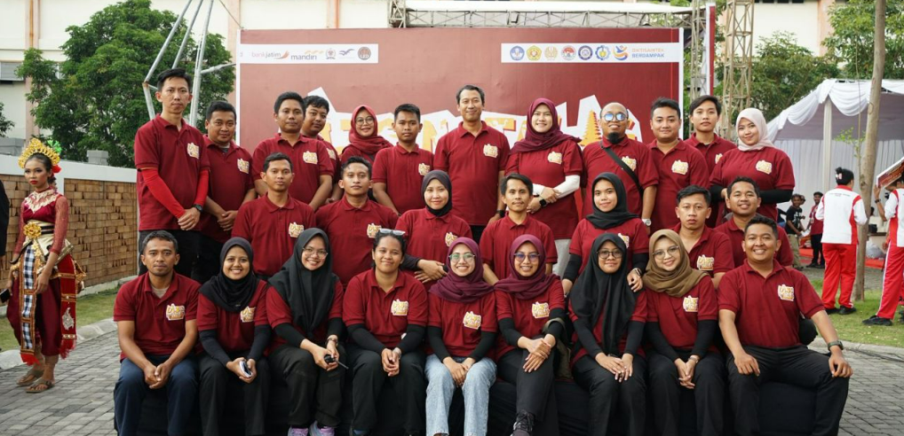 Semangat Nusantara Menggema di Fun Walk Dies Natalis AMN Surabaya