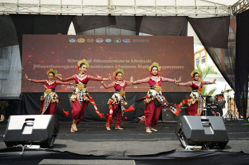  Puncak Dies Natalis ke-3 AMN Surabaya Hadirkan Semangat Kolaborasi dan Kebhinekaan