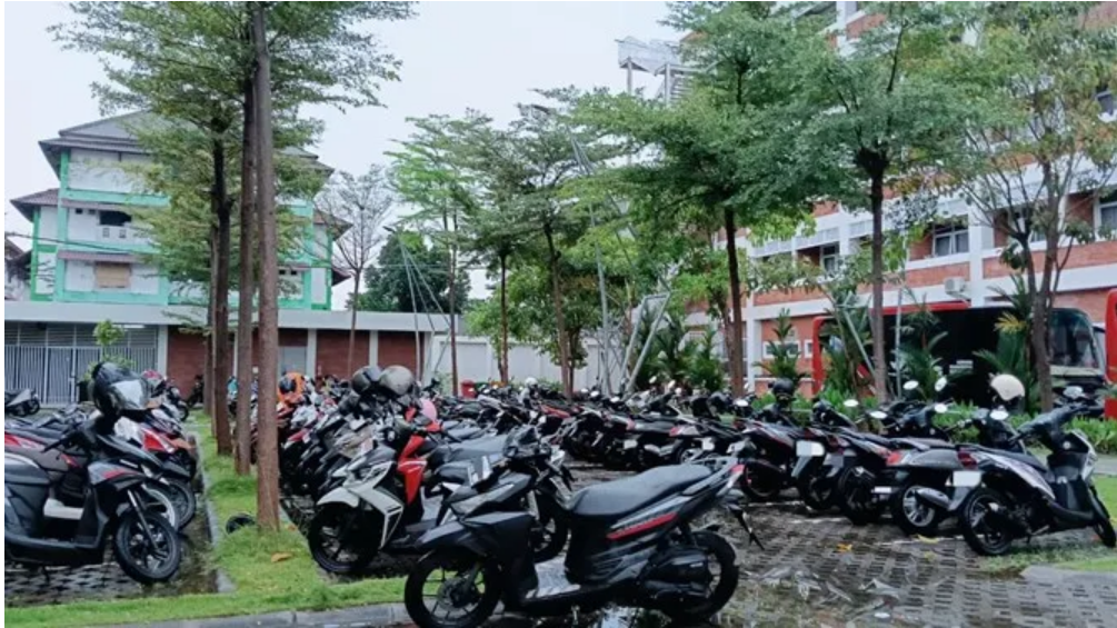 Nyaman dan Aman: Menjelajahi Sistem Parkir Berlapis di AMN Surabaya