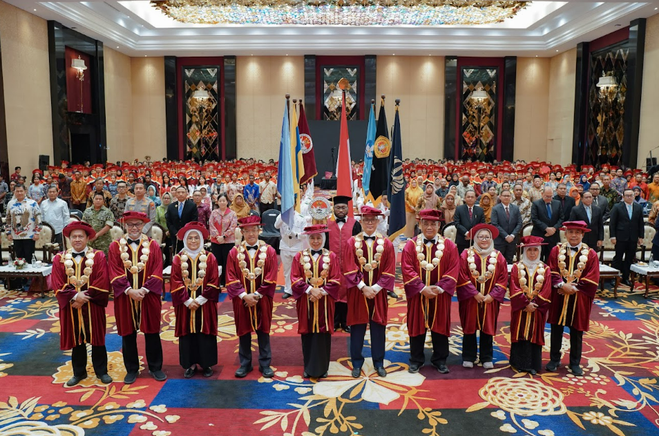 AMN Surabaya Gelar Wisuda Perdana Penerima Beasiswa Angkatan Pertama dan Pengukuhan Mahasiswa Angkatan V